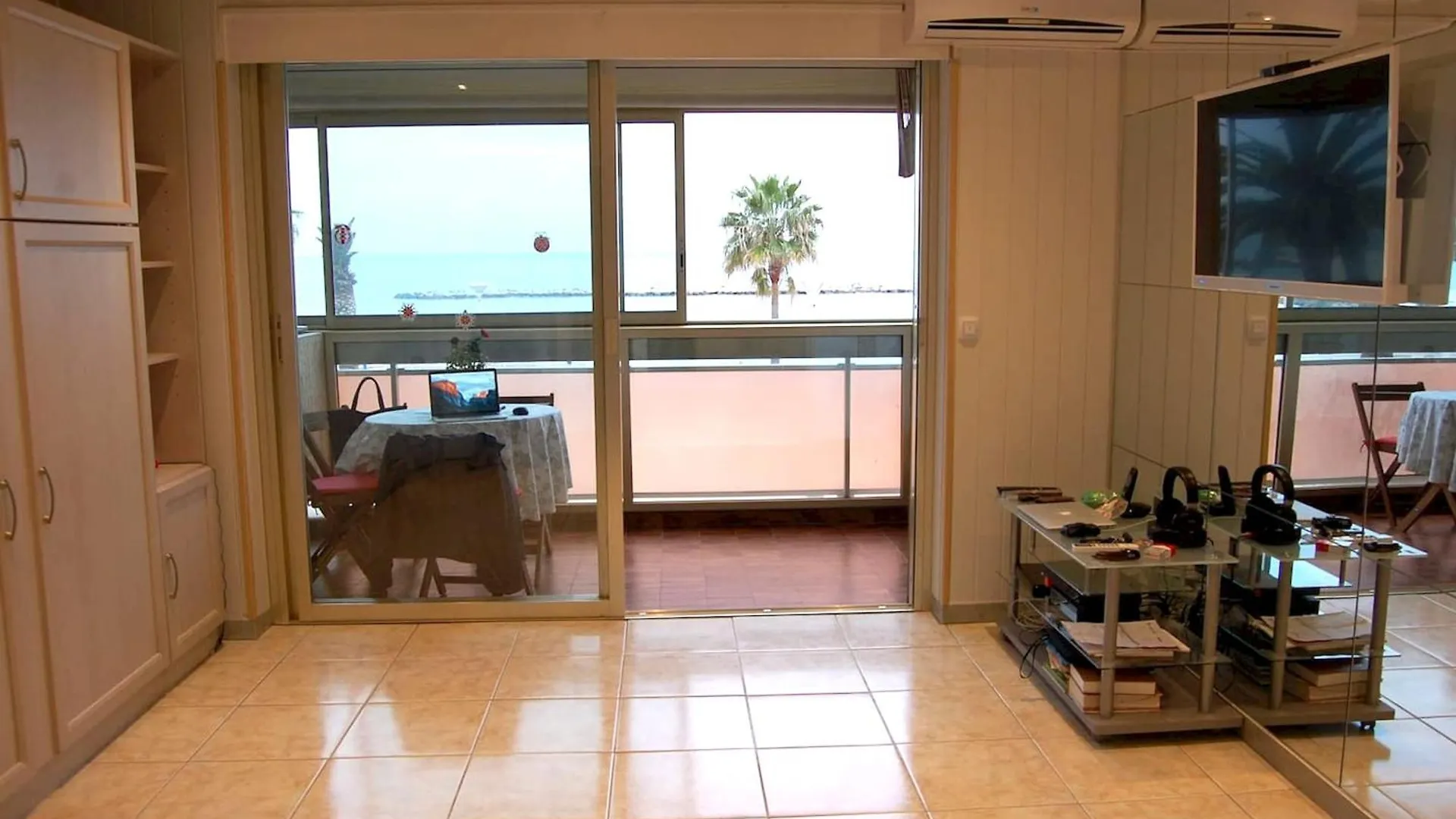 Appartement Cosy A Saint Laurent Du Var 27M² Terrasse Apartment Saint-Laurent-du-Var